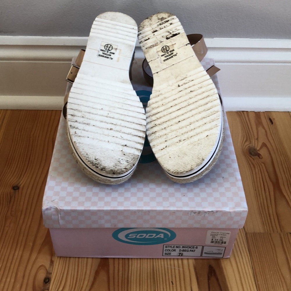 SODA patent faux leather sandal | size 7.5 - Picture 4 of 4